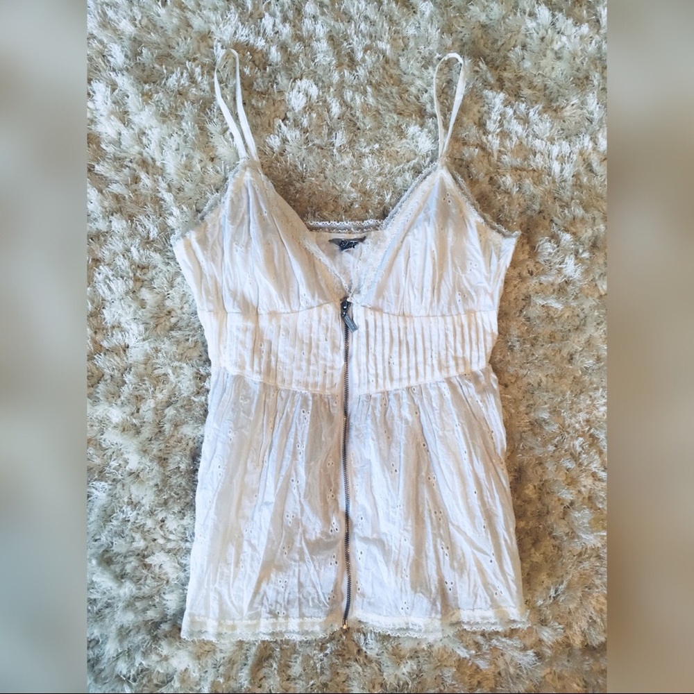 ❌SOLD❌NWT Guess Eyelet front Zip Up lace top